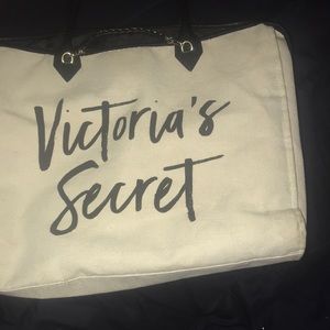I am selling this Victoria secret bage which is a white bags color I would say